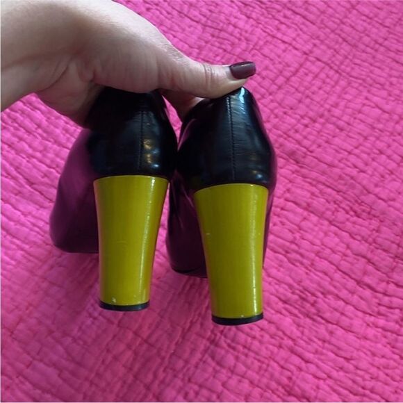 Marc Jacobs Black and Yellow Statement Heels, US8 - Picture 8 of 13